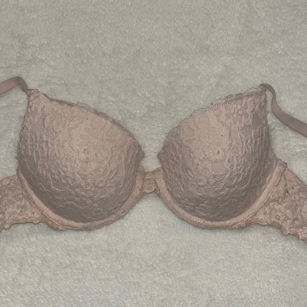 Aerie 32C Lace Nude Push-Up Bra Button detail